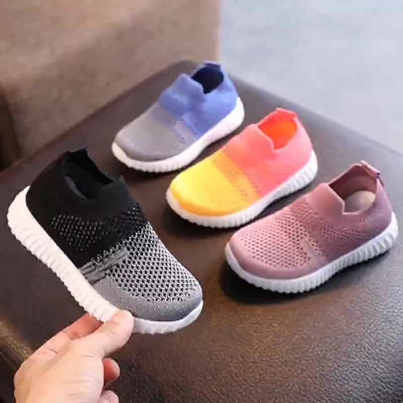 รองเท้าในร่มสำหรับเด็ก ตาข่ายระบายอากาศ รองเท้านุ่ม สไตล์กีฬา เหมาะสำหรับทั้งชายและหญิง