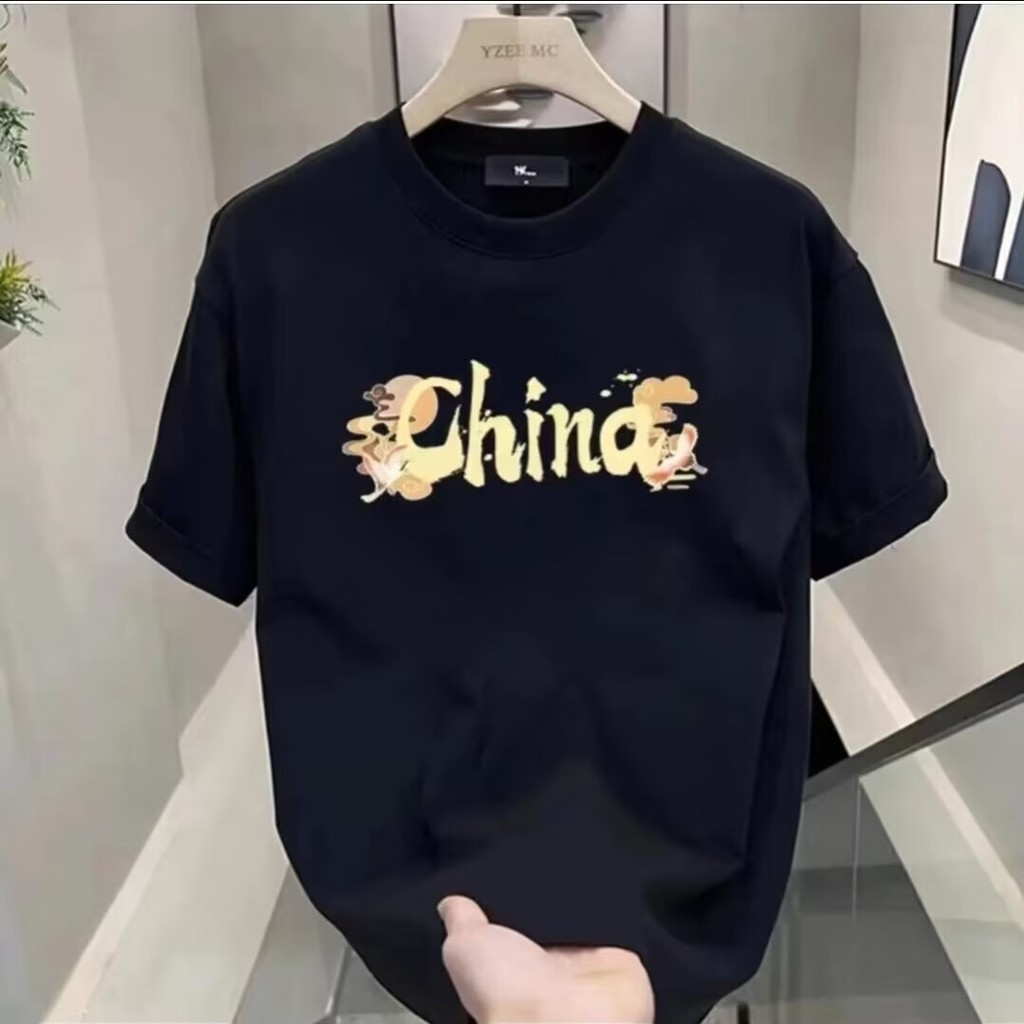 ใหม่สไตล์ฮ่องกงแขนสั้น 2025 เสื้อยืดอะนิเมะ สินค้า เสื้อยืด 23 สไตล์ญี่ปุ่น20252024พิมพ์ผู้ชายอินเทร