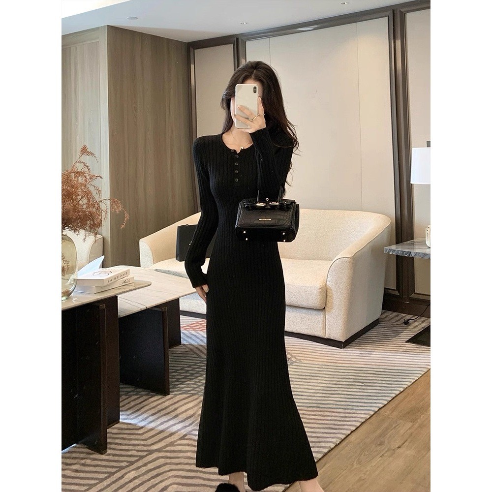 เดรสยาวผ้าร่อง สีดำ คอกลม แขนยาว กระดุมหน้า ผ้าร่องใหญ่ กระโปรงทรงเอ ผ้าวิสโคส อบอุ่น สไตล์มินิมอล #5505 - รูปที่ 2