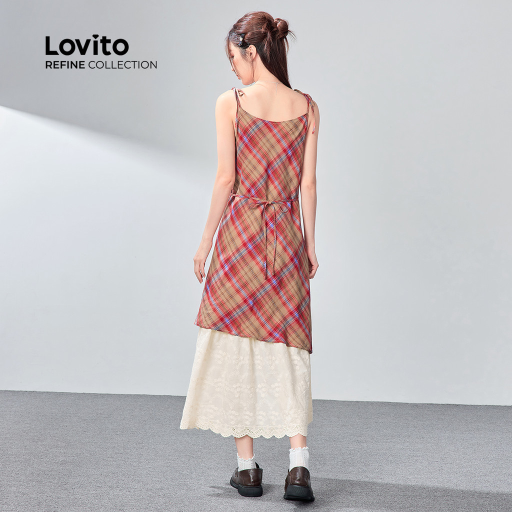 (Lovito Refine) ชุดเดรสลำลองสำหรับเทศกาลคริสต์มาส ชุดเดรสลายตารางหมากรุกปลอม 2 in 1 ปักลายลูกไม้สีแดง ชุดเดรสฤดูร้อน/ฤดูใบไม้ผลิสำหรับผู้หญิง LR11AD070