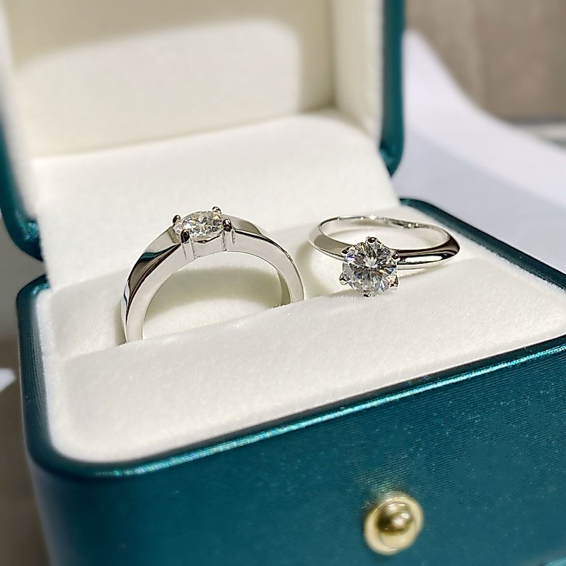 Reraya  แหวนคู่ฝังเพชรโมอีส กะรัต เงินแท้ ชุบทองคำขาว 14k