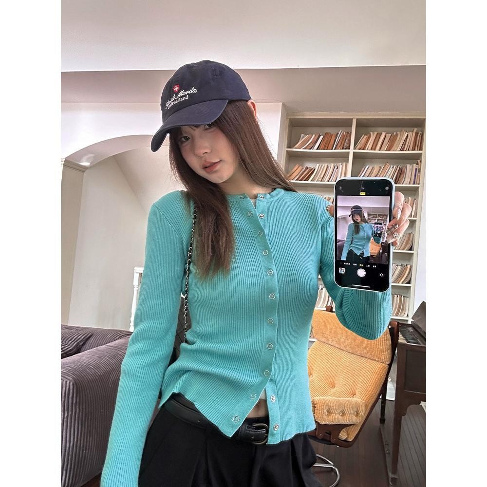MOESSQUEEN เสื้อคาร์ดิแกนถักสไตล์เกาหลีSlim-fit สีขาบสำหรับผู้หญิง เหมาะสำหรับวั