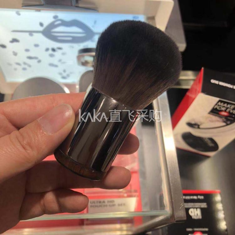 MAKE UP FOREVER MAKE UP FOREVER KABUKI แปรงแต่งหน้า 124 แปรงแป้งฝุ่น แปรงแป้งฝุ่น แบบพกพา