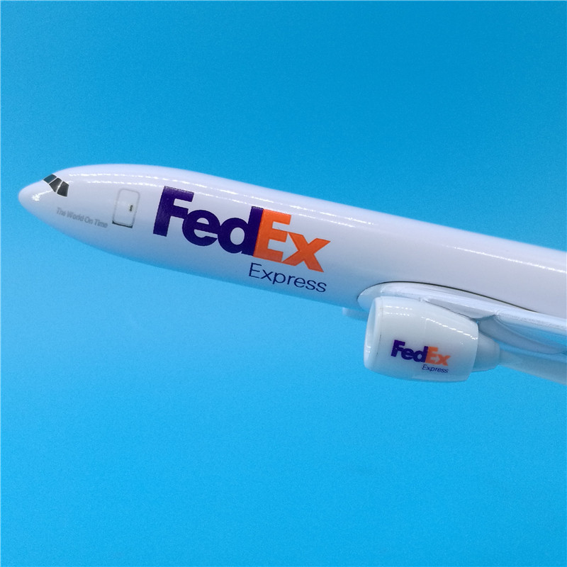20 ซม.อเมริกัน FedEx Express FedEx Cargo Logistics Boeing B777 เครื่องบินตกแต่งของที่ระลึก