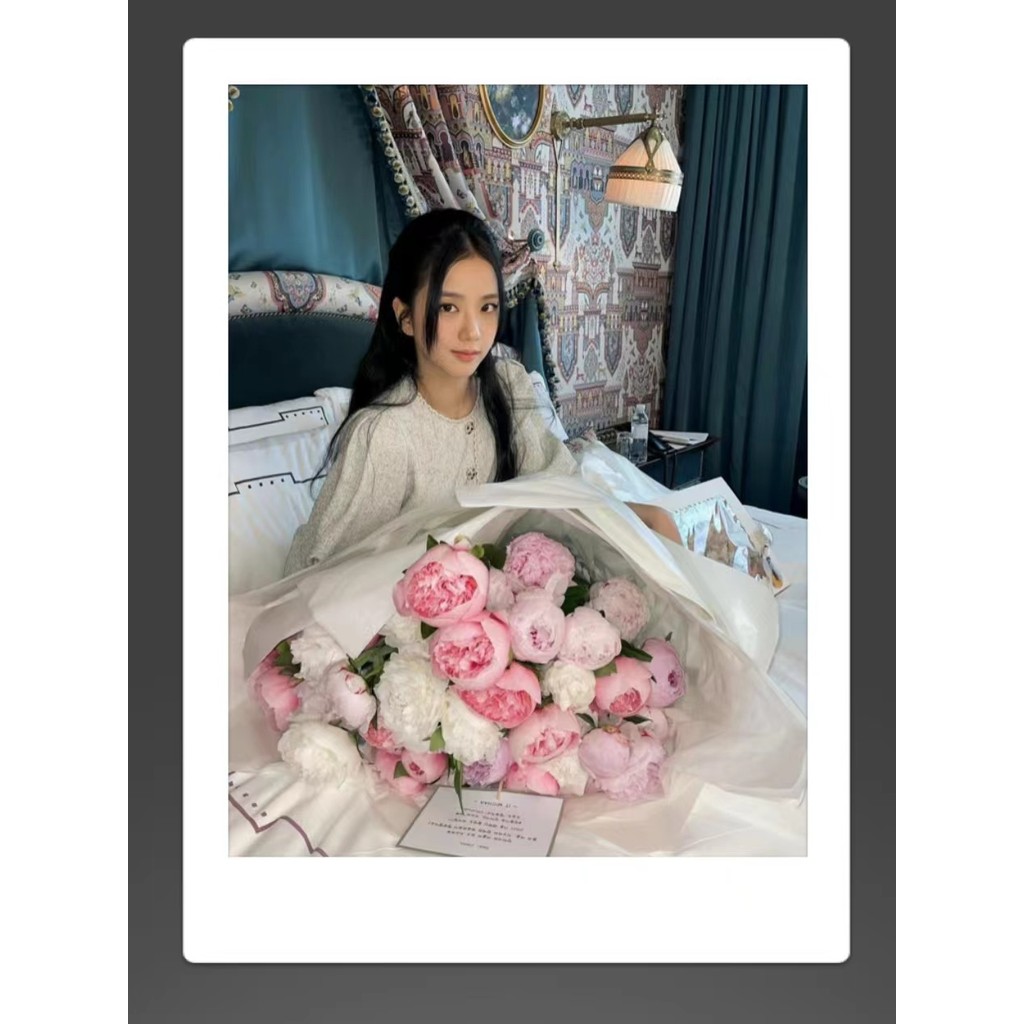 พร้อมสต็อก Kim jisoo Polaroid Flower Sea Show jisoo Photo Card Goo Card Celebrity Same Style Photo b