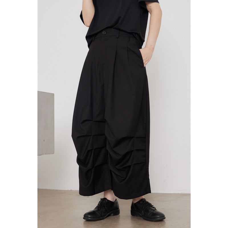 กางเกงขากว้างแบบ.crop ดีไซน์ไม่สมมาตร สไตล์ญี่ปุ่นจากยี่ห้อ Niche yoji Yamamoto