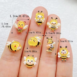 50ชิ้นน่ารักมินิสีการ์ตูนผึ้งเล็บ,เรซิ่นออกแบบเสน่ห์ ทําเอง 3ง เครื่องประดับตกแต่ง