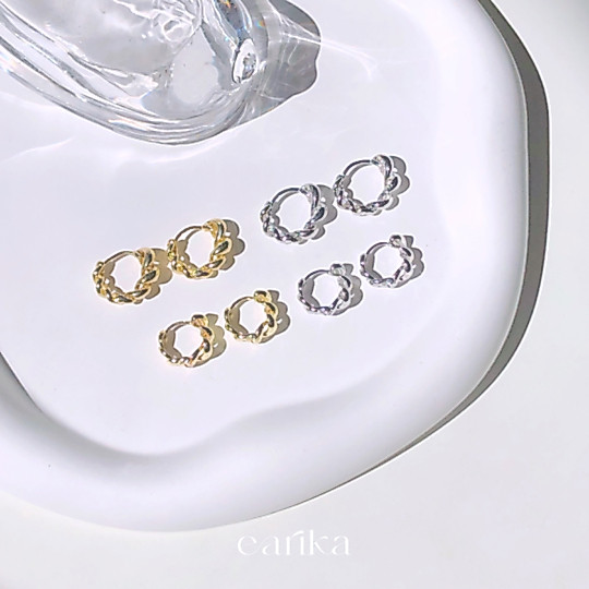 earika.earrings - twist bread hoop ต่างหูห่วงเงินแท้ลายขนมปังเกลียว (มีให้เลือก 2 สี 2 ขนาด) เหมาะสำหรับคนแพ้ง่าย