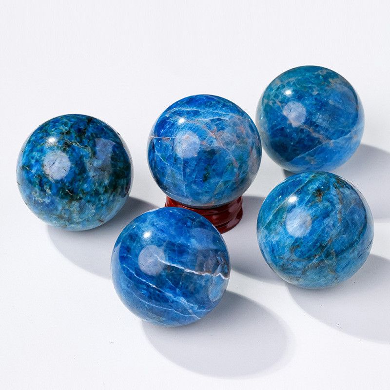 คริสตัลธรรมชาติสีฟ้า Apatite คริสตัลบอล Blue Apatite หัตถกรรมประณีต Reiki ขัดอัญมณี Ball