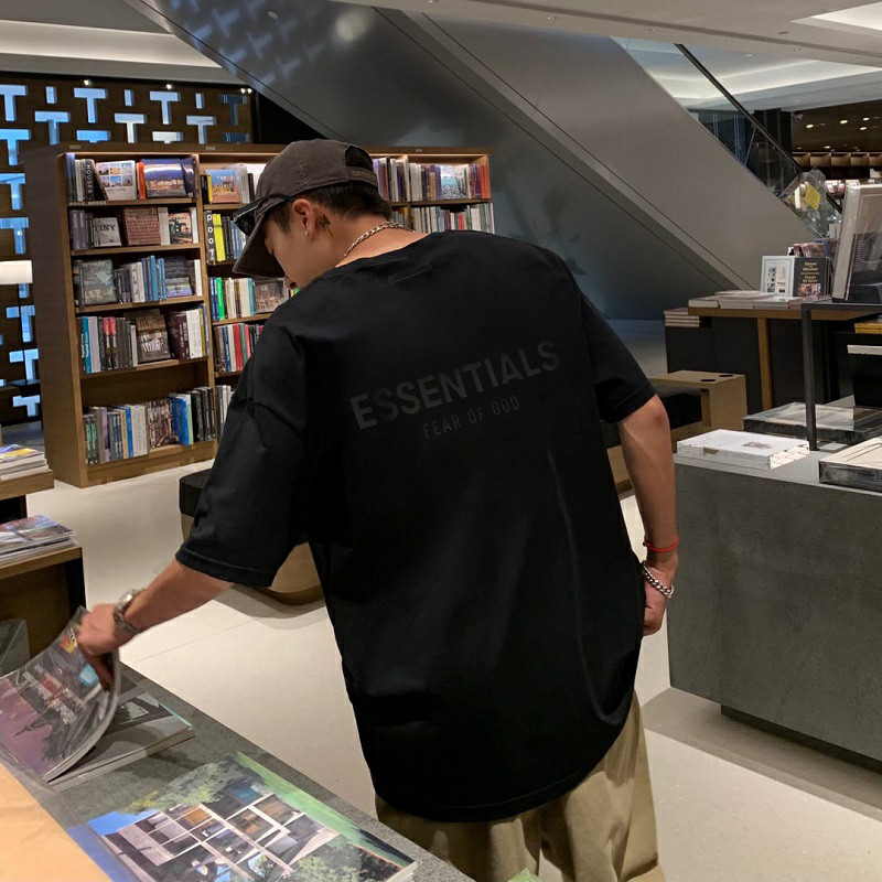 รุ่นที่ถูกต้อง FOG FAER OF GOD Double Line ESSENTIALS กลับตัวอักษรแขนสั้นผู้ชายผู้หญิงสไตล์เดียวกันเ