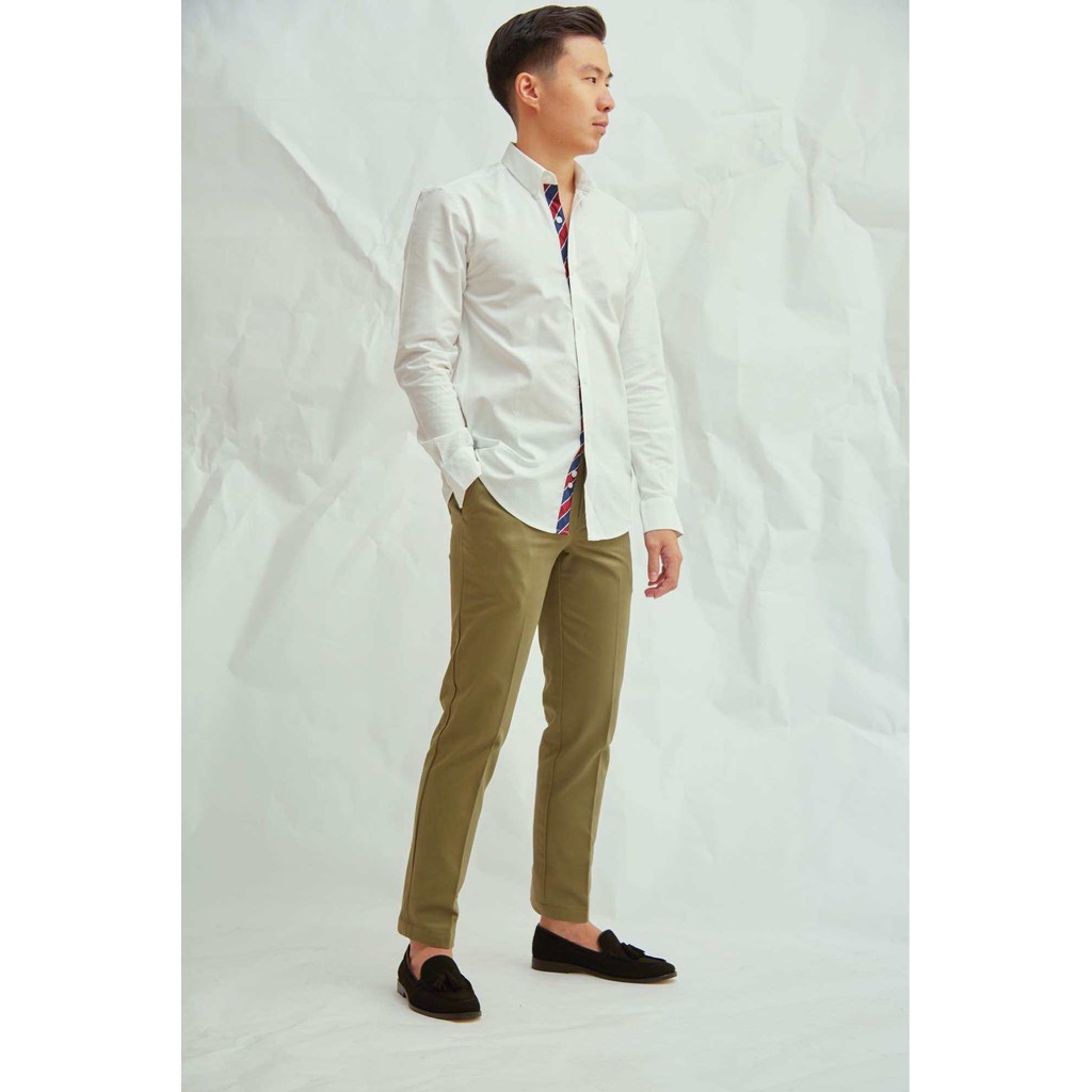 Thesilverneedle – Classic White Oxford shirt เสื้อเชิ้ตแขนยาวออกฟอร์ด แต่งสาบด้วยผ้าแต่งทอพิเศษ signature ของร้าน