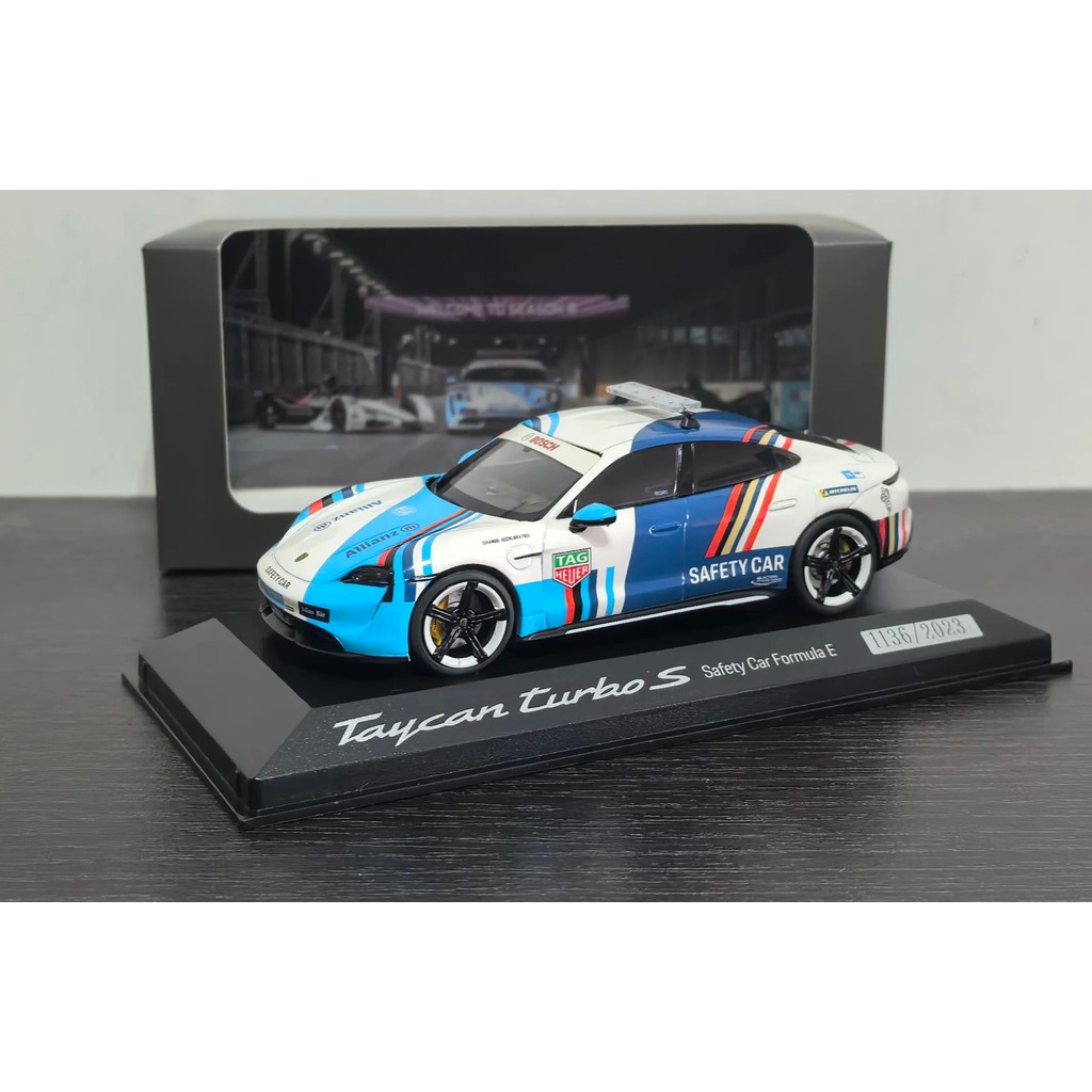 [คลังสินค้าพร้อม 1 ชุด] 1: 43 Mini Cut Porsche Original Factory Porsche Taycan Turbo S Safety Car Fo
