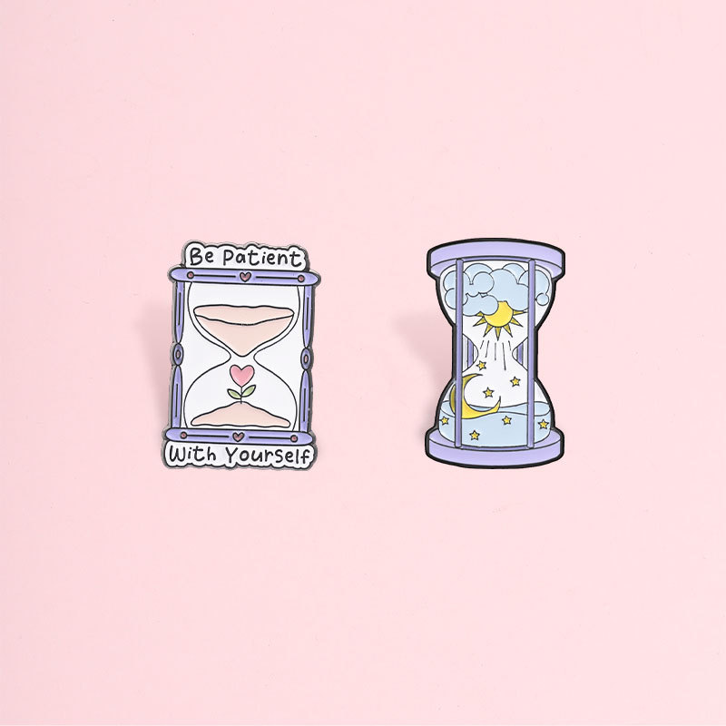 ผู้ป่วยกับตัวเองนาฬิกาทรายเข็มกลัด Pin Sun Moon นาฬิกาทรายอ้างเข็มกลัดป้ายโลหะกระเป๋าเป้สะพายหลังเสื้อผ้าตกแต่งของขวัญ