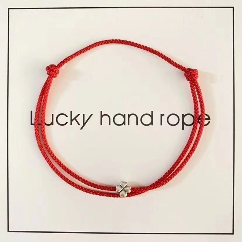 สร้อยข้อมือเน้นความหมายด้าน positivity ทอสีแดงเรียบหรู สำหรับผู้หญิง เพิ่มความพิเศษเมื่อมอบเป็นของขวัญให้เพื่อนสนิท