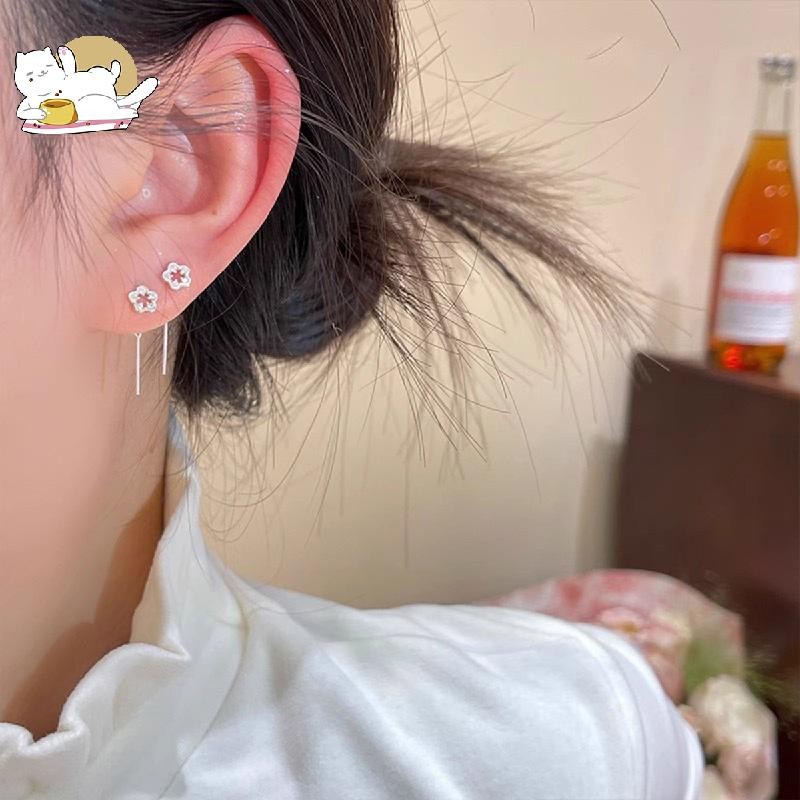 ต่างหูพู่เงินลายดอกไม้ สง่าราศี พร้อมลายดอกไม้ห้ากลีบ