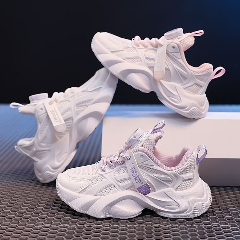รองเท้าเด็กหญิงสไตล์ใหม่สำหรับนักเรียน กีฬา พร้อมพื้นผิวด้านบนเป็นตาข่ายระบายอากาศ หลากหลายไซส์
