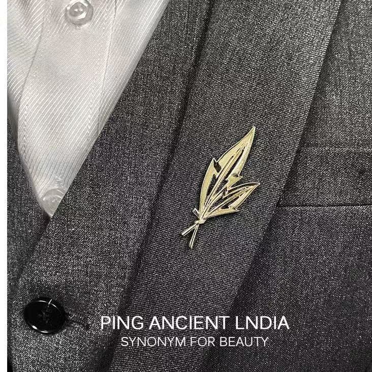 Simple Retro Classy เข็มกลัด Maple Leaf ผู้ชายผู้หญิงที่ไม่ซ้ํากัน Neckline โลหะคอ PIN ชุดเสื้อ PIN 