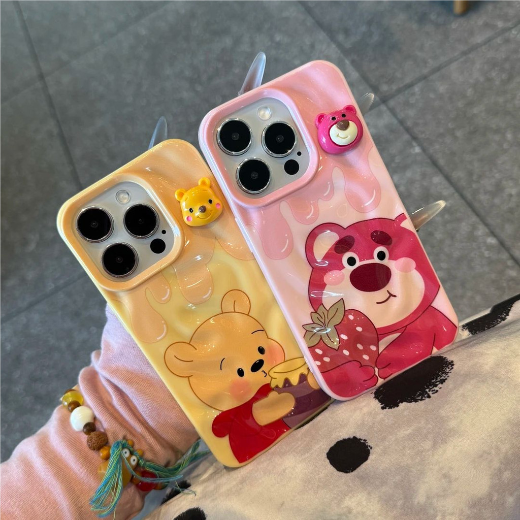 เคสไอโฟน13 หมีน้ำผึ้งสตรอเบอร์รี่น่ารัก สำหรับ IPhone 16 15 11 14 12 13 Pro Max 16 14 7 15 Plus 13 16 14 12 15 Pro XS XR