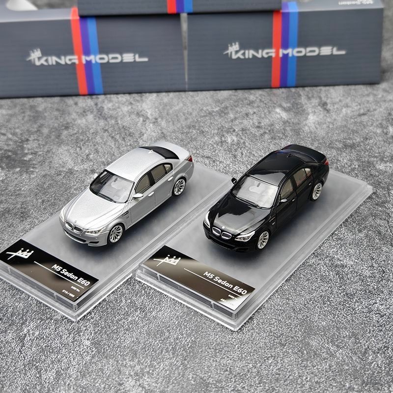 KING MODEL 1: 64 BMW M5 E60 รุ่นสามส่วนถังเดินทางโมเดลรถโลหะผสมโมเดลรถ