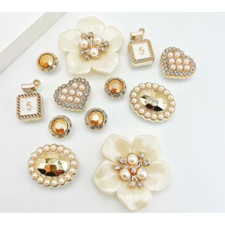 เครื่องประดับรองเท้า.Cross Jibbilz Charms สำหรับรองเท้าชายหาด ลายดอกไม้และผีเสื้อพร้อมชุดกระเป๋าแบบแมว