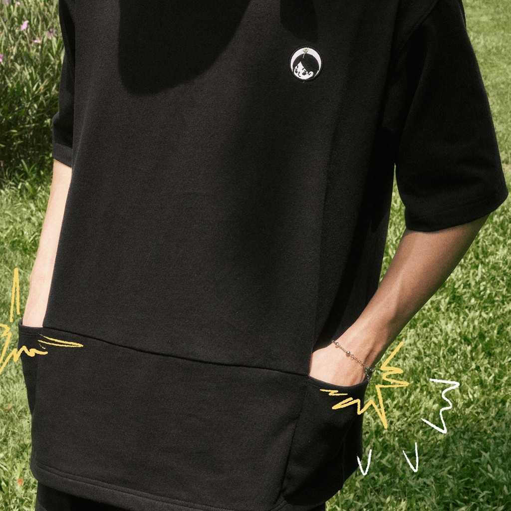 STA.STA.olulo tee เสื้อยืดโอเวอร์ไซซ์แบบมีกระเป๋า ปักลายโคลเวอร์และไอย์ล่า (Oversize Pocket T-shirt 