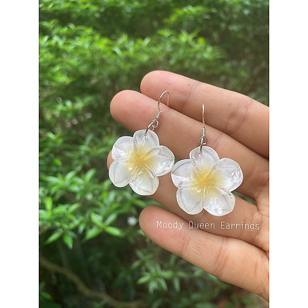 ต่างหูลีลาวดี (แบบใส) ต่างหูดอกไม้ ขนาดประมาณ 2.5x2.5 ซม. พร้อมส่ง