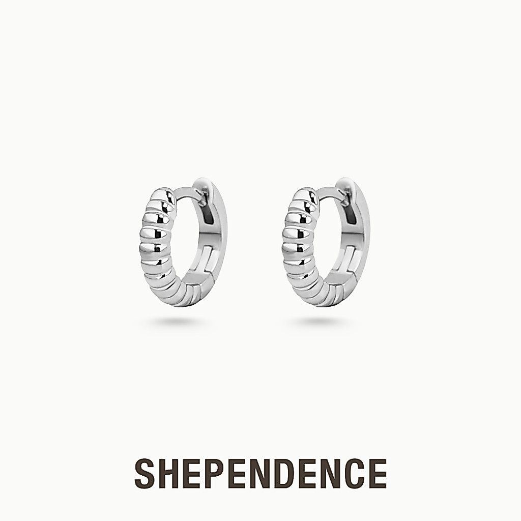 SHEPENDENCE ต่างหูห่วง Huggie Raya Line สีเงิน S925 มินิมอล คลาสสิก