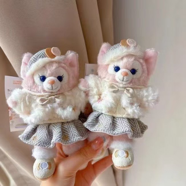 สินค้าใหม่ Shanghai Disney 2024 Winter Christmas Lingna Belle Shirley Rose Plush Toy Key Ring