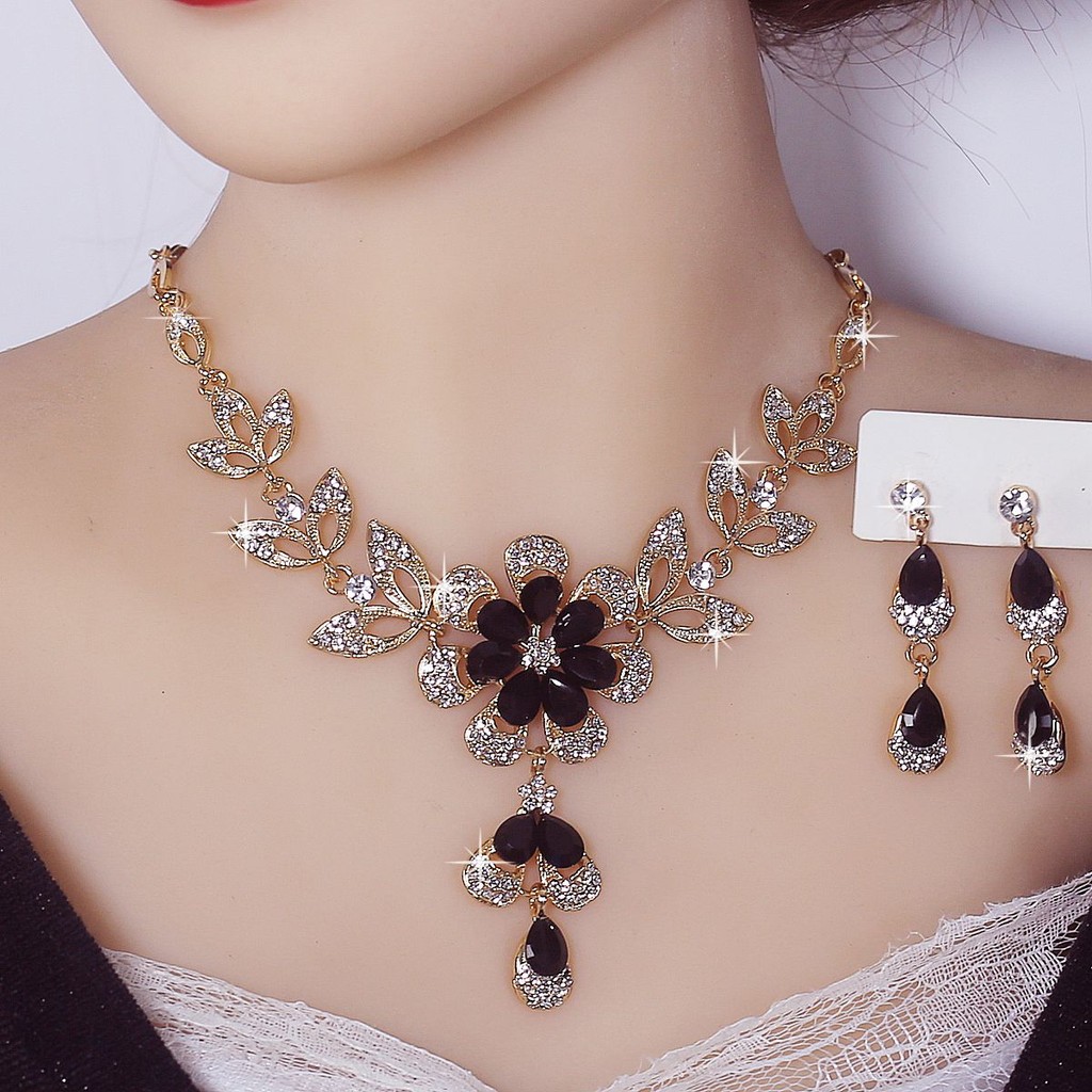 สร้อยคอมัณฑนาพร้อมต่างหู Retro Alloy แบบดอกไม้ Multicolor ลายเรซิ่น llq012