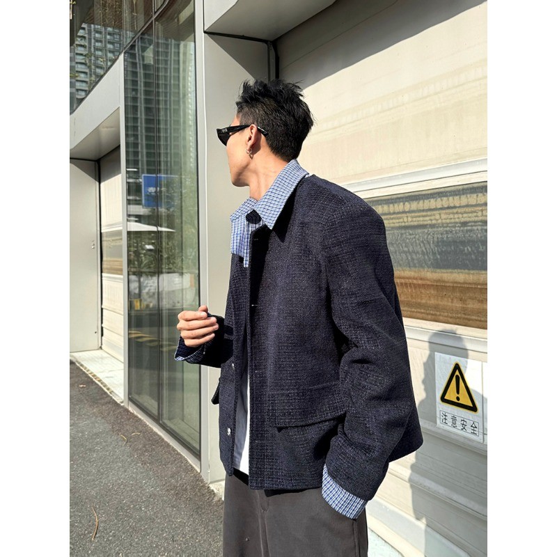 Dueplay แจ็คเก็ตสำหรับผู้ชาย แบบสองชิ้นประกบปก สไตล์ลำลองสั้น อเมริกัน สูง ถนน หลวมแจ็คเก็ตผู้ชายและผู้หญิงฤดูใบไม้ร่วงและฤดูหนาวปลอมสองชิ้นหล่อลายสก๊อตปกเสื้อ - รูปที่ 3