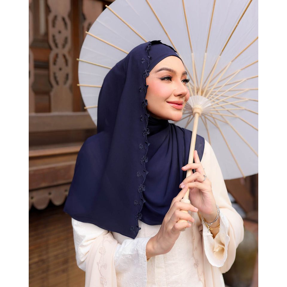 TR JUWITA PEARL CHIFON SHAWL BY TUDUNGRUFFLE