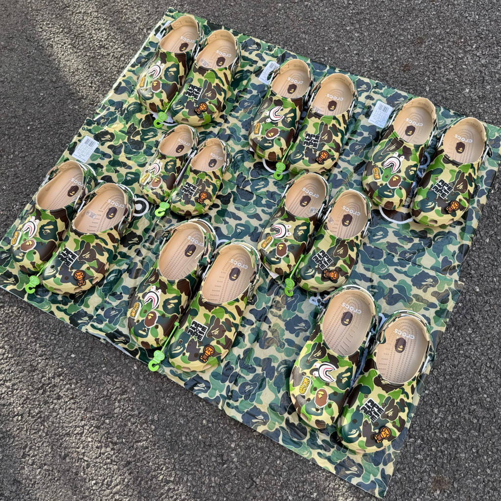Bape X Crocs Classic Slippers สวมใส่สบาย เท้าไม่ร้อนสําหรับผู้ชายและผู้หญิงใหม่