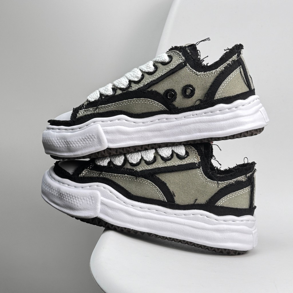 รองเท้าผ้าใบ.Canvas Unisex จาก MIHARA YASUHIRO