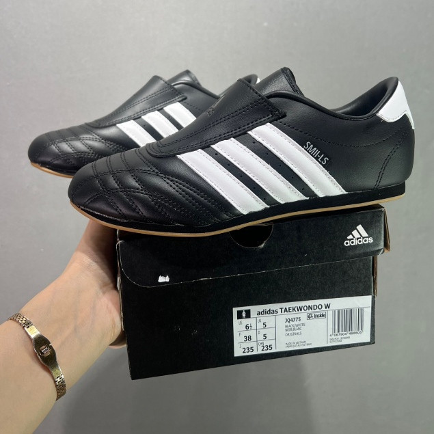 รองเท้าคลาสสิกสำหรับทุกวัน ดีไซน์จากเทควันโด โมเดล JQ4775