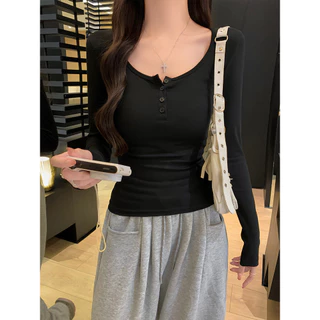 Moses Queen/Queen of Mercy เสื้อยืดคอวีผ่าครึ่งสไตล์เกาหลีสำหรับผู้หญิง เสื้อยืดทรงสลิมฟิตเรียบง่าย