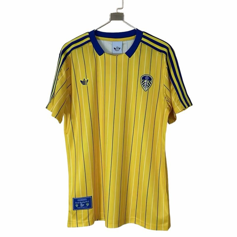 พัดลมรุ่น 2025/26 Retro Leeds United Special Edition .uniform สีเหลืองแขนสั้น พร้อมชื่อและหมายเลข S-