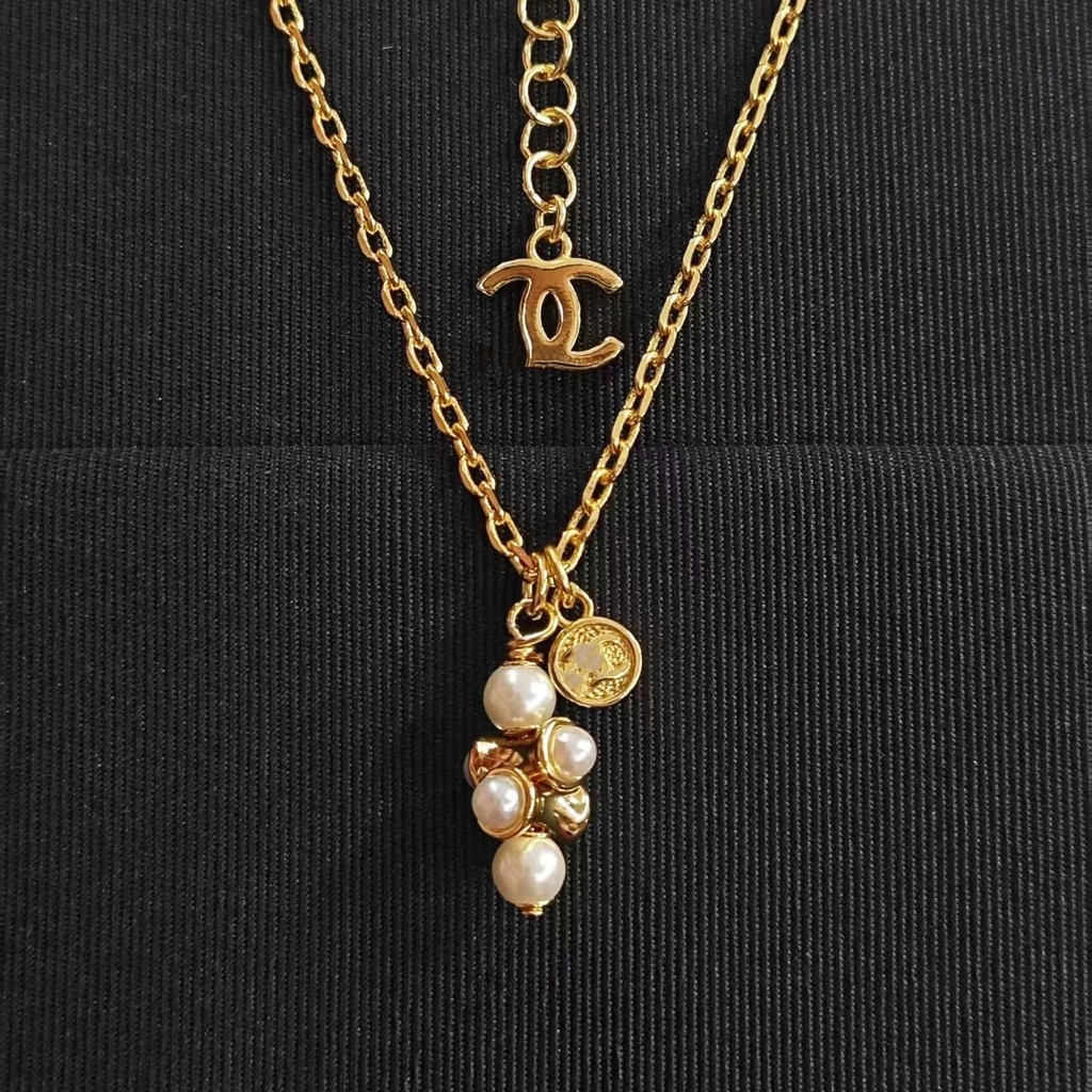 26p Xiaoxiangjia Double c Pearl Gold สร้อยคอจี้เหรียญหญิงคลาสสิก Retro แฟชั่นสร้อยคอที่ไม่ซ้ํากัน yy