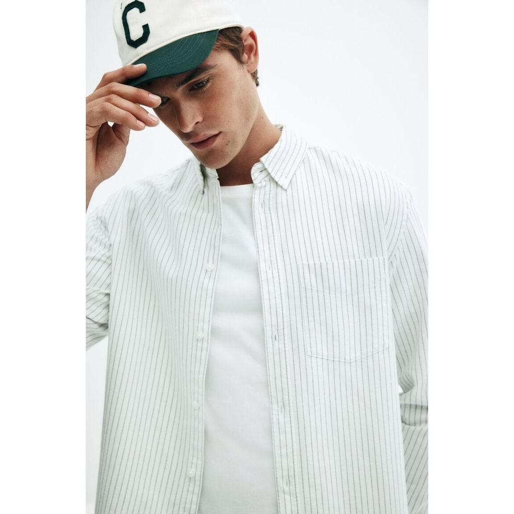 H&M(เอชแอนด์เอ็ม) เสื้อเชิ้ต Oxford แบบ Regular Fit Men Regular Fit Oxford shirt 1257417_4