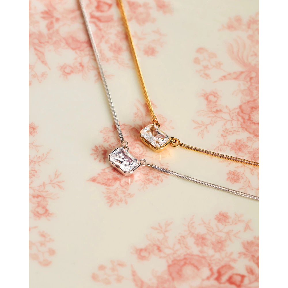 YVIS Emerald Pendant Stainless Steel Necklace - YVIS X FABRIQUE