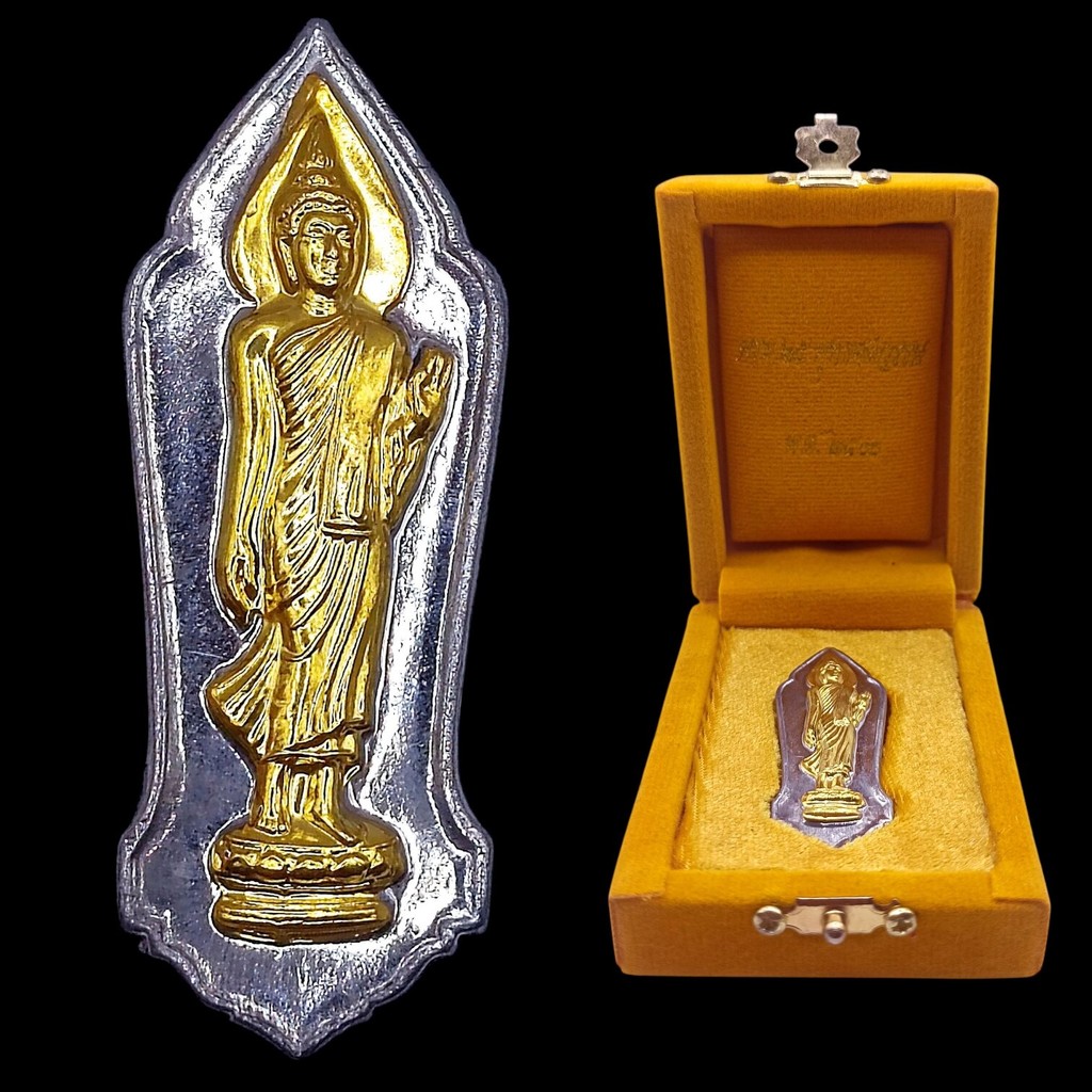 B056 จี้พระ ปางลีลา 25 พุทธศตวรรษ เนื้อชิน หน้ากากทอง พระพุทธชยวันตี ปี 2500 ขนาด 2.0X5.0 ซม.