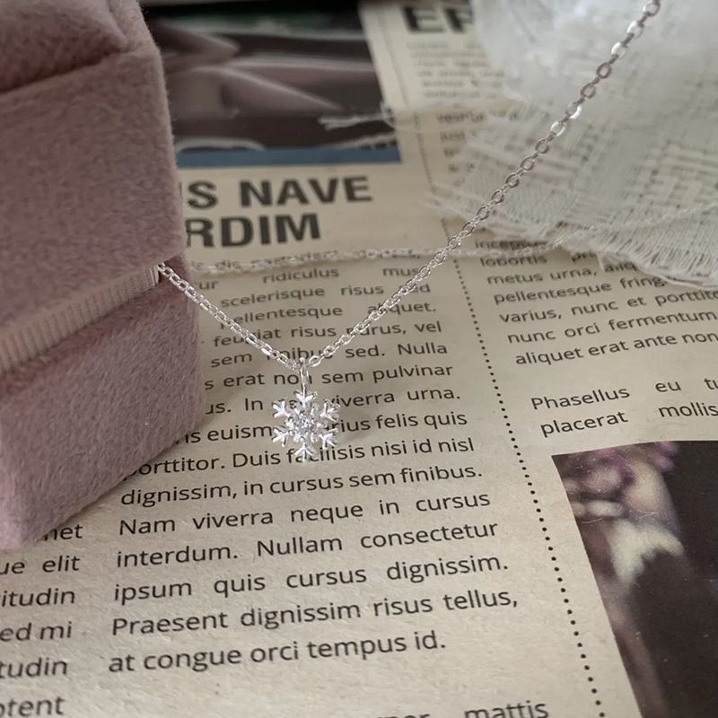 YQBR จี้โลหะสร้อยคอหรูหราหรูหราหรูหราสร้อยคอเหล็กไทเทเนียมสร้อยคอเพทายเกล็ดหิมะหญิง SDF