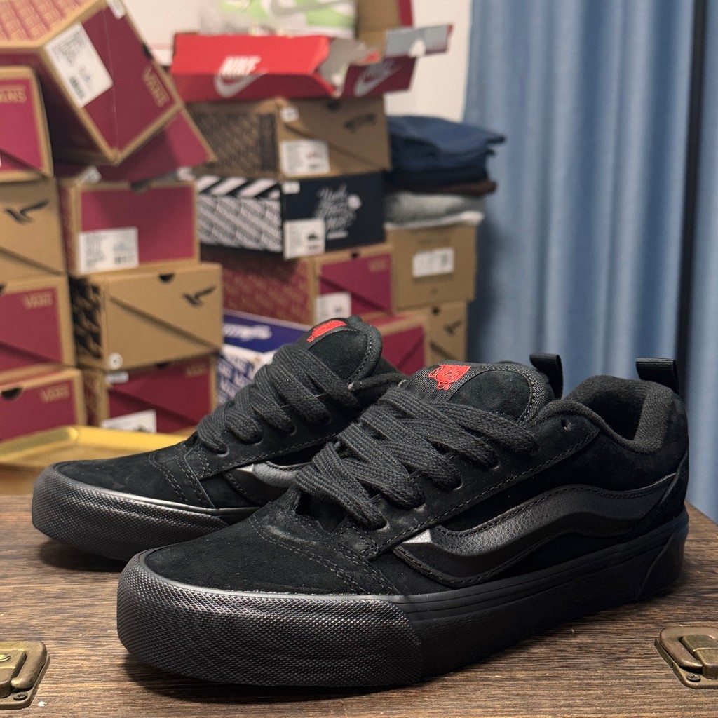 Vans Knu Skool รองเท้าบอร์ดลําลองหนังกลับสีดํา
