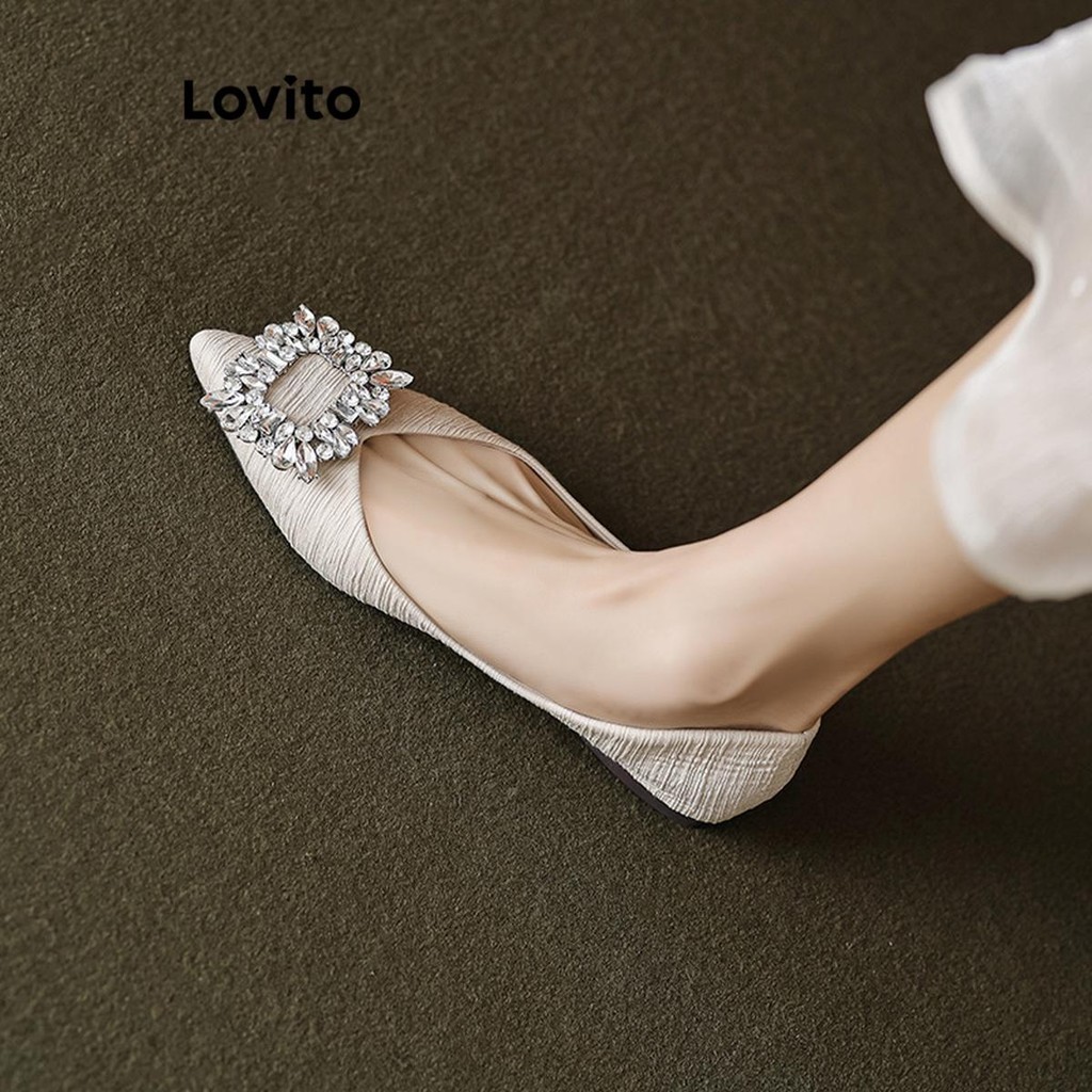 Lovito รองเท้าส้นเตี้ยบัลเล่ต์ลําลอง พลอยเทียม ธรรมดาอารมณ์ฝรั่งเศสชี้ด้านล่างนุ่มสบายบัลเล่ต์แบนสํา