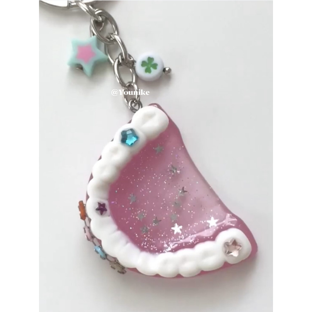 สไตล์เกาหลี ins Hand-Made สาวหวาน Sequined Glitter ฟันพวงกุญแจรถ AirPods จี้กระเป๋าจี้น่ารักน่ารัก