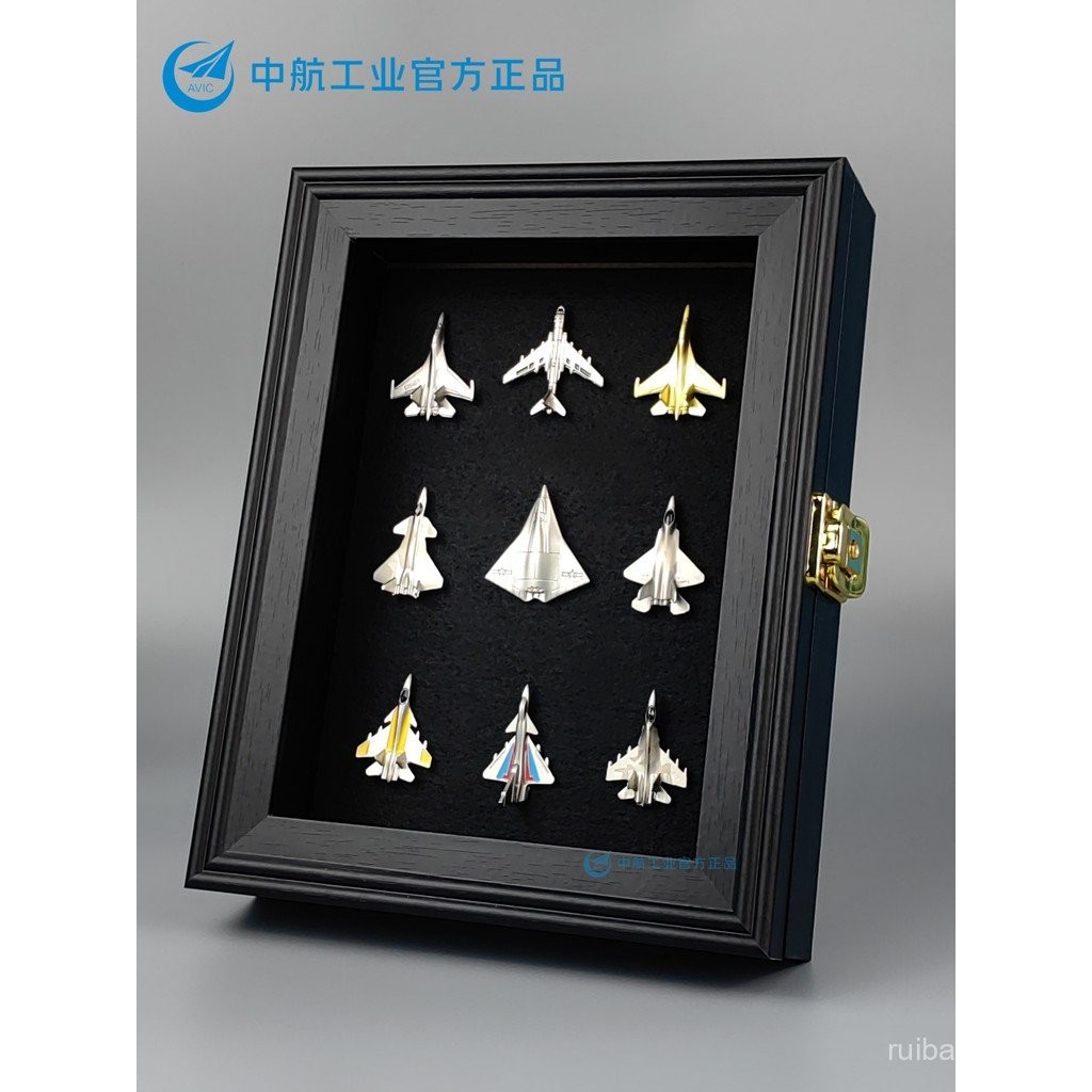 ยอดนิยม China Airlines อุตสาหกรรม J-36 เข็มกลัดสามมิติ J Series Badge Air Exhibition อุปกรณ์ต่อพ่วงข