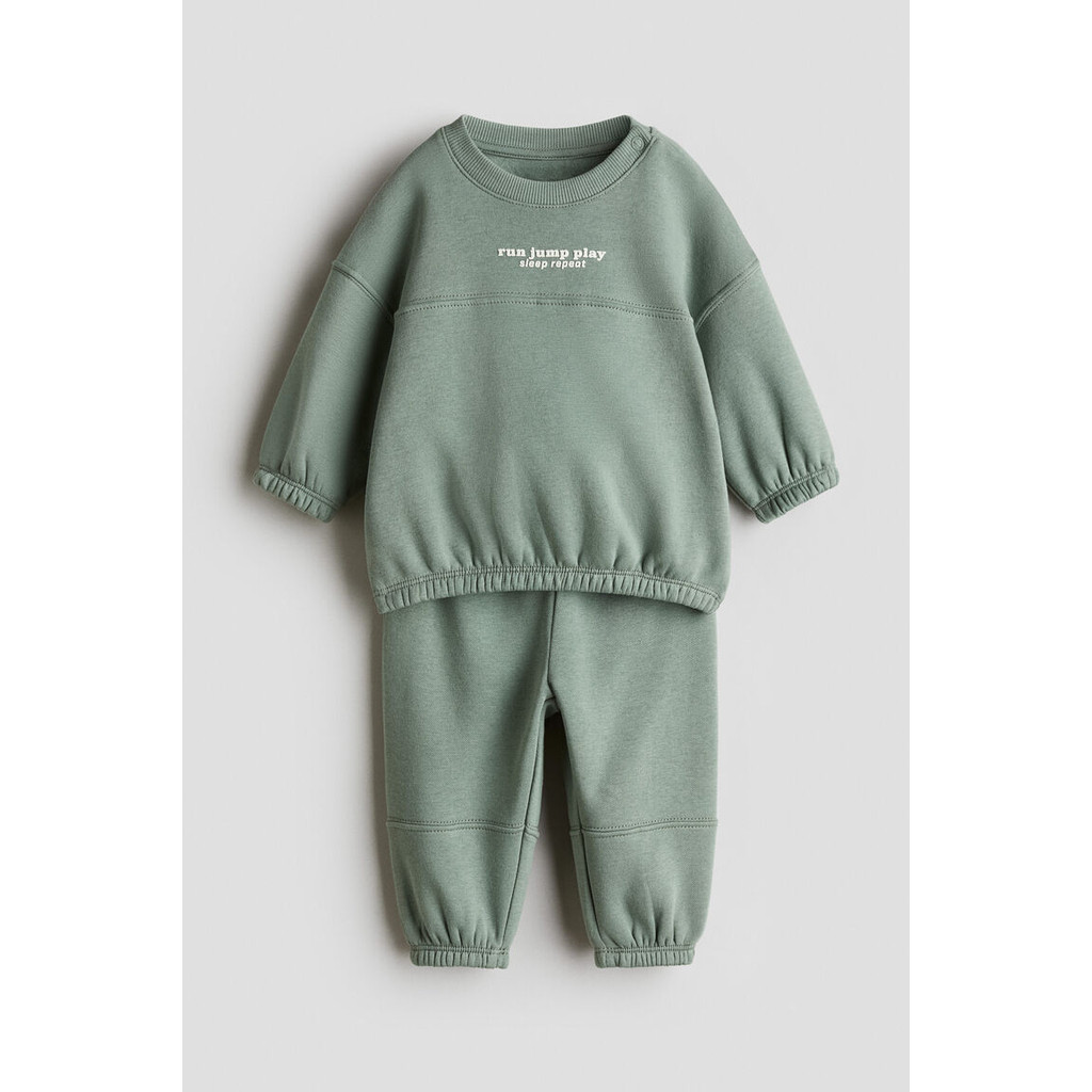 H&M(เอชแอนด์เอ็ม) ชุดเสื้อสเวตเตอร์ 2 ชิ้นที่ด้านในด้านในเป็นขนกำมะหยี่ Infants 2-piece brushed-insi 1306424_1