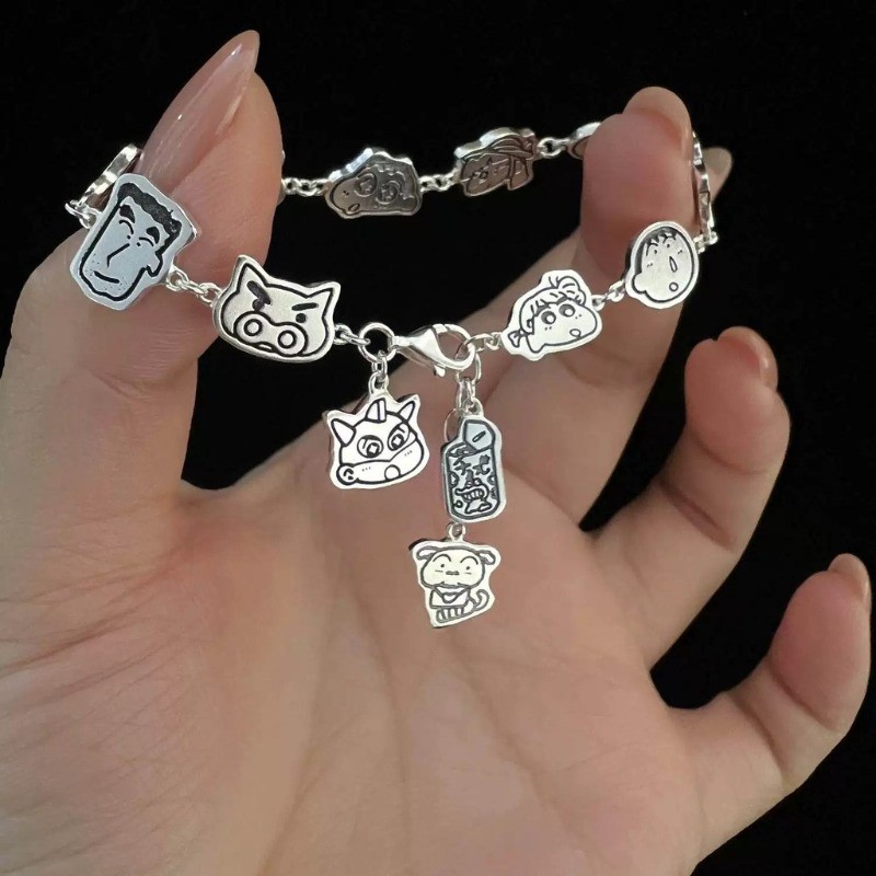 สร้อยข้อมือเงินการ์ตูนคrayon shin-chan สำหรับสะสมและเป็นของขวัญเพื่อนดี!