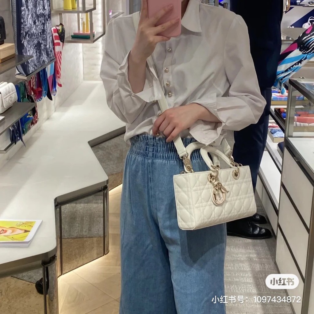 กระเป๋า Dior Lady Dior Joy หวาย สไตล์สะพายข้าง