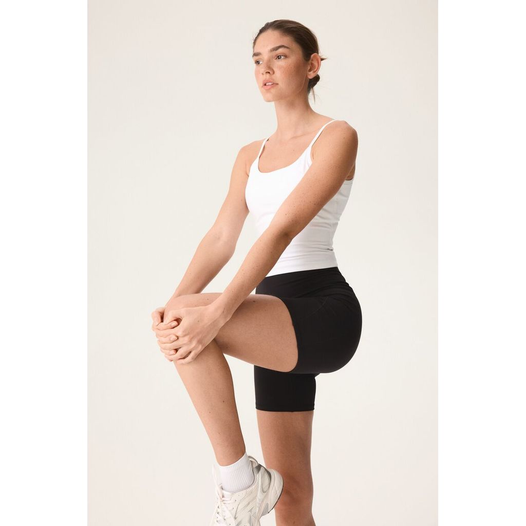 H&M(เอชแอนด์เอ็ม) กางเกงขาสั้นจักรยานกีฬา พร้อมเทคโนโลยี SoftMove™ ผู้หญิง 1320452_3
