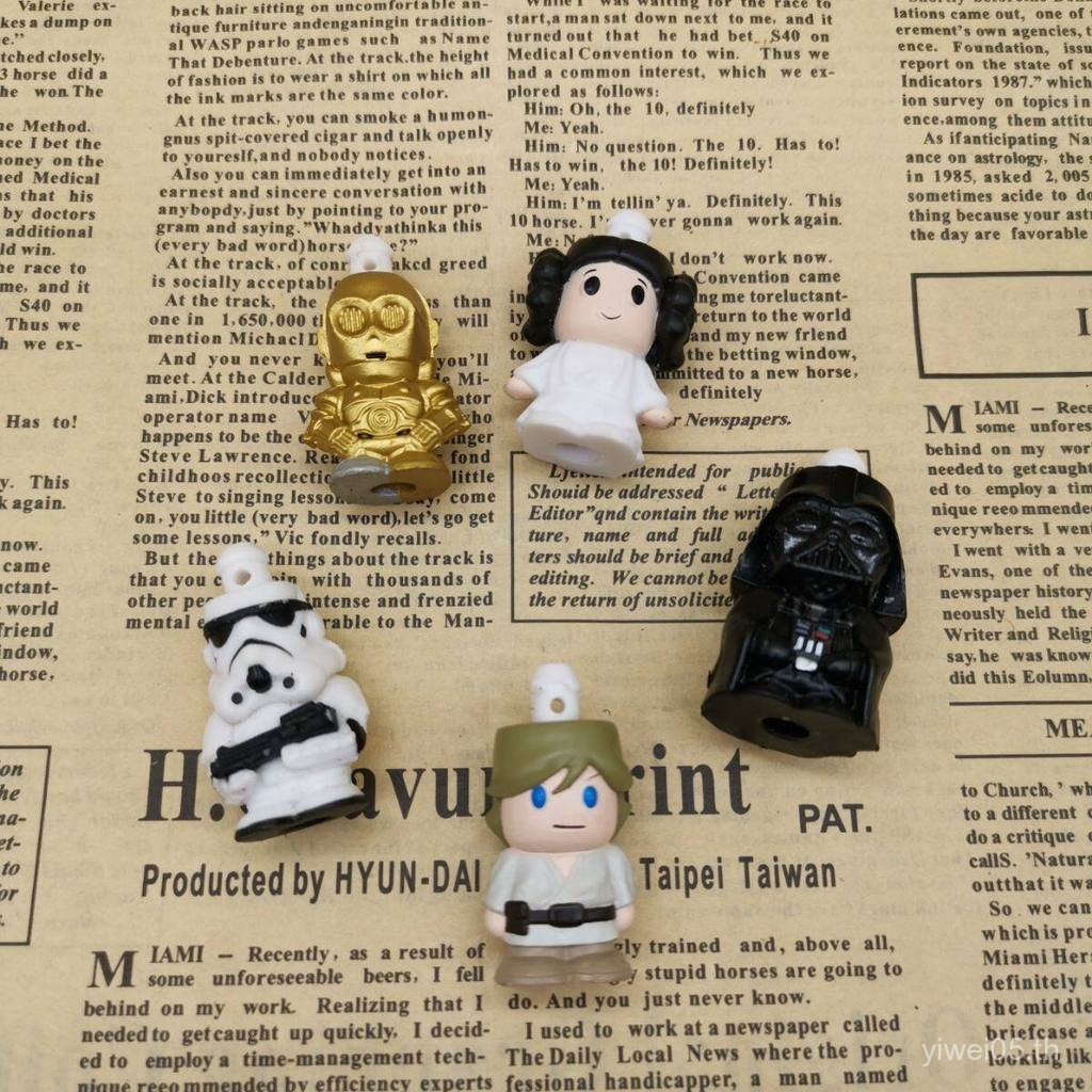 ร้อนขายสินค้าจํานวนมาก Star Wars ตัวอักษรซ้อนเพลงตุ๊กตาสีดํา Samurai ทหารสีขาว C-3PO เครื่องประดับขน